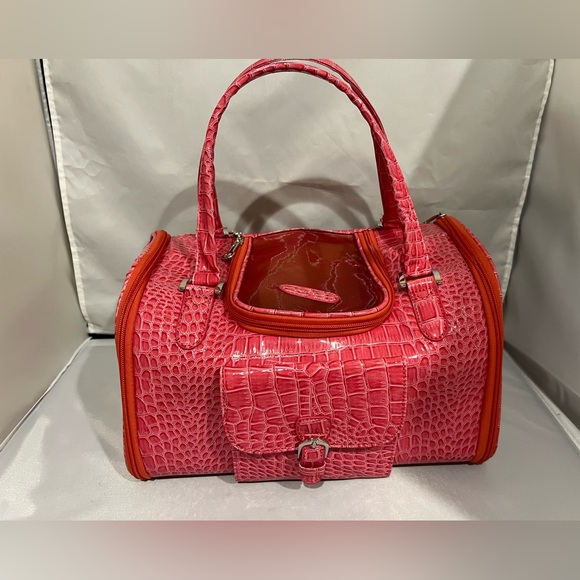 Stylish Pink Crocodile-Embossed Pet Carrier - Picture 1 of 11